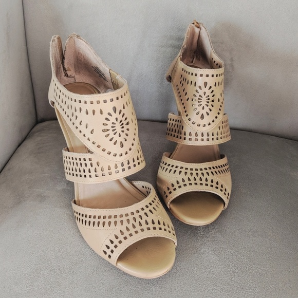 Audrey Brooke Shoes - 🛍 Audrey Brooke Munich laser cut sandals